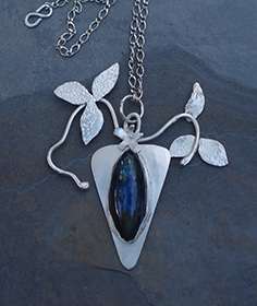 'Vine' pendant with labradorite